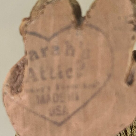 Sarah’s Attic Granny’s Favorites Cat Holding Teddy Bear Resin Figurine - Picture 8 of 8